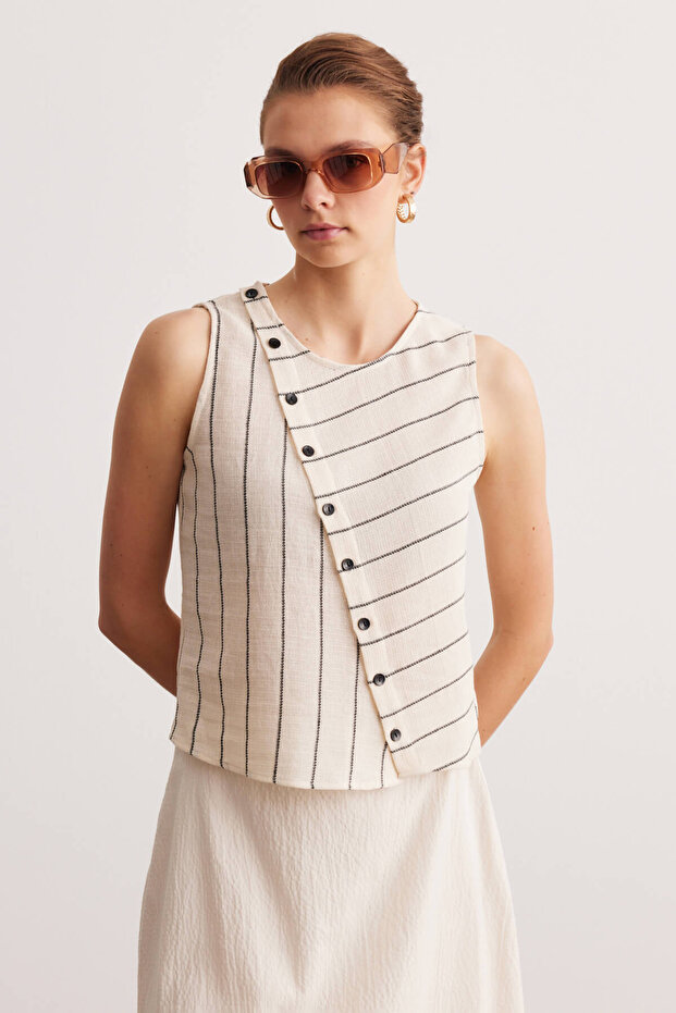 Krem Düğme Detaylı Basic Bluz - 5