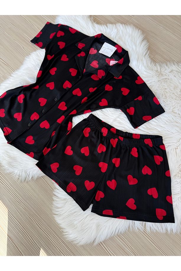 Siyah Üzerine Kırmızı Kalp Desenli Pegasus Şortlu Pijama Takımı - 3