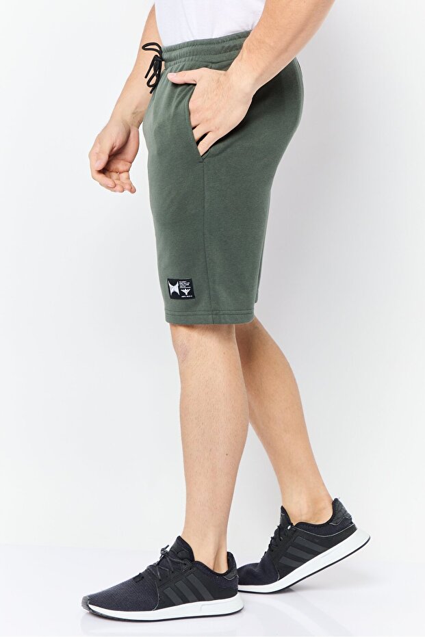 شورت رجالي أساسي برباط وشعار العلامة التجارية، رمادي غامق - 4