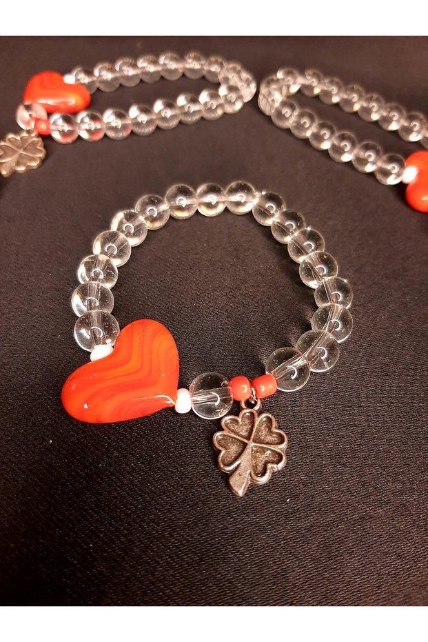 "Four-Leaf Clover and Red Heart Detailed Glass Bead Bracelet, Symbol of Luck"