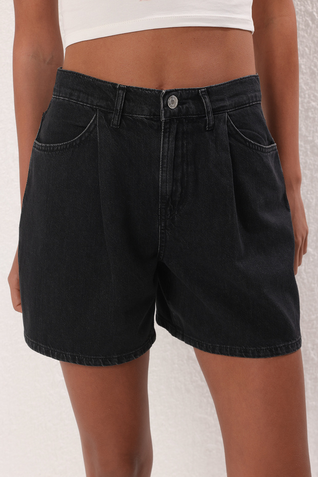 Siyah Yüksek Bel Pileli Denim Bermuda TWOSS25SR00179 - 3