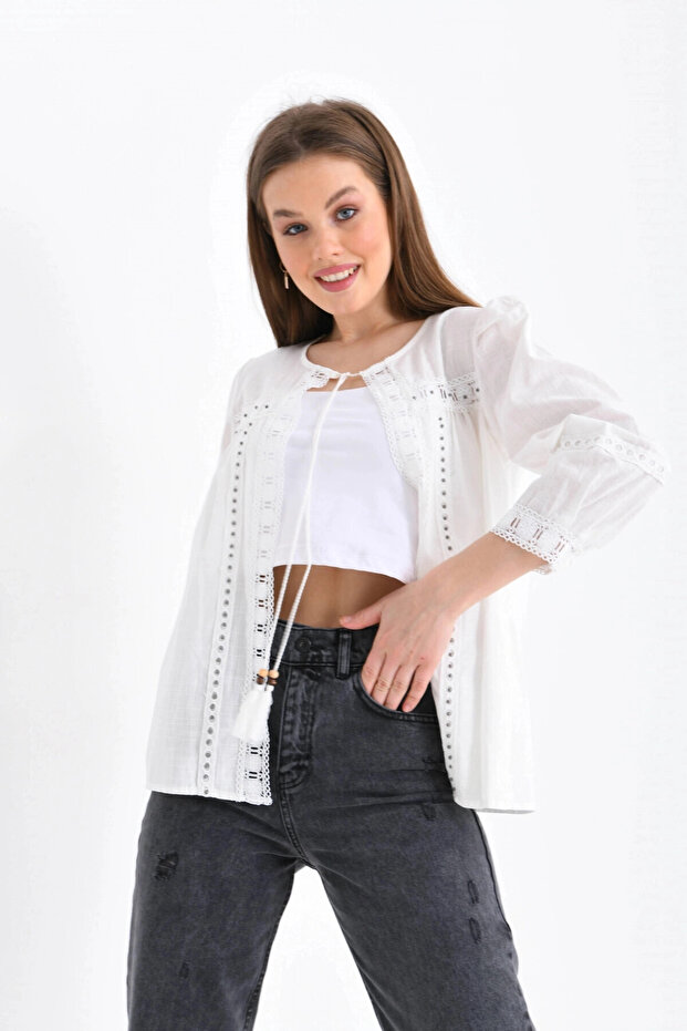 بلوزة برباط أمامي بلون العظام - 5