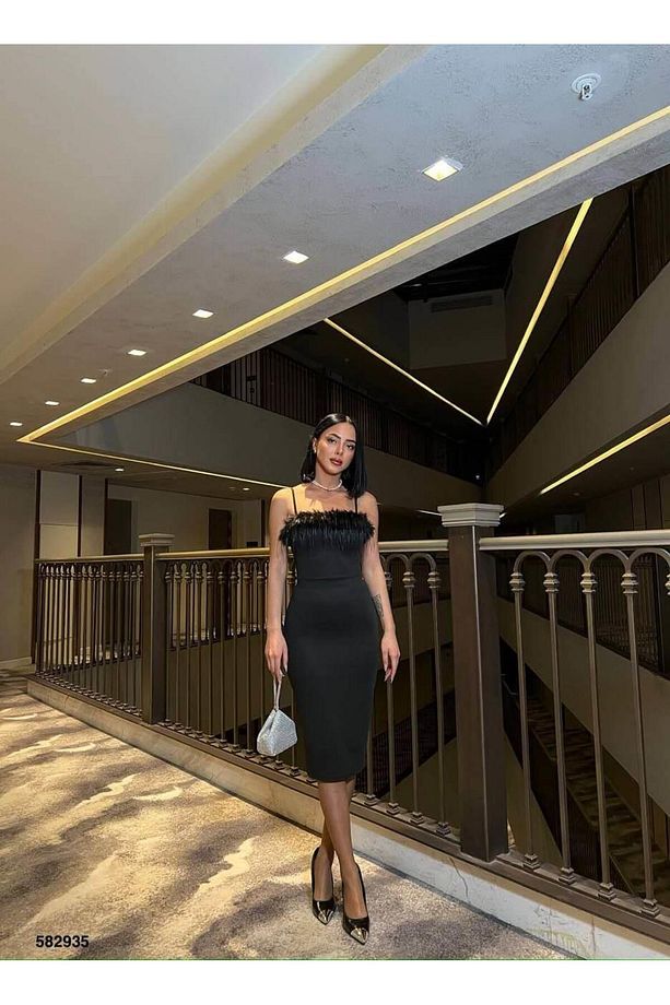 Otrişli Tüylü Vücuda Oturan Siyah Şık Gece Elbisesi - 3