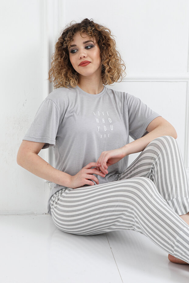 بدلة بيجامة صيفية مخططة - 2