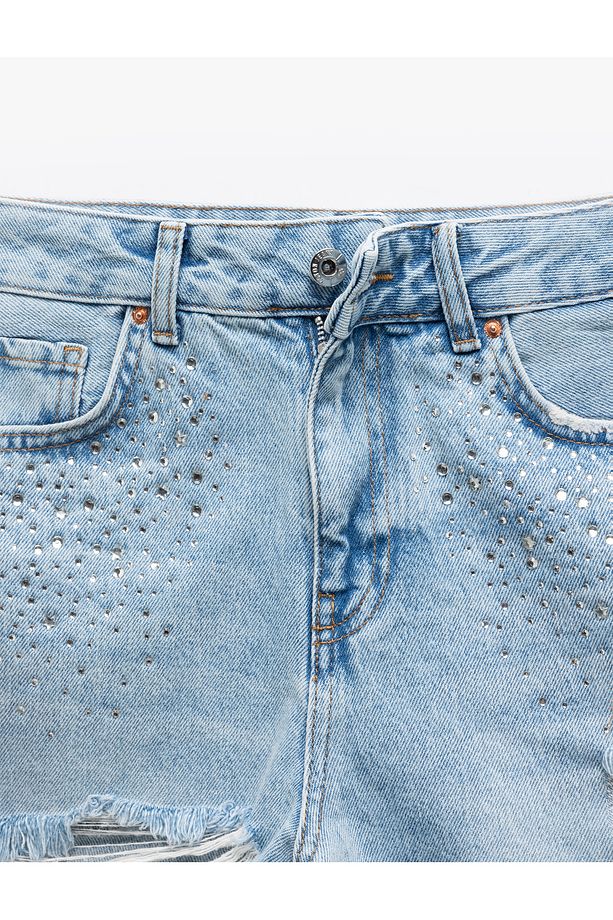 Taşlı Yıpratılmış Düğmeli Cepli Mini Denim Şort - 7