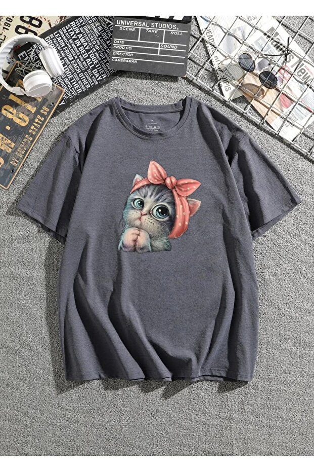 Women's Cute Cat Printed Crew Neck Relaxed Cut T-Shirt
