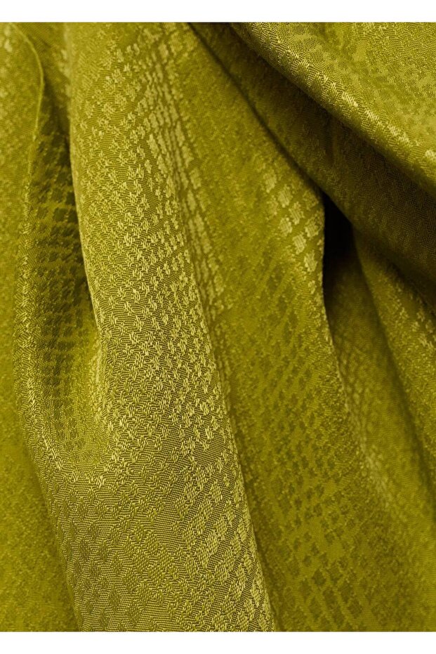 Satinbluse mit asymmetrischem Ausschnitt - 8