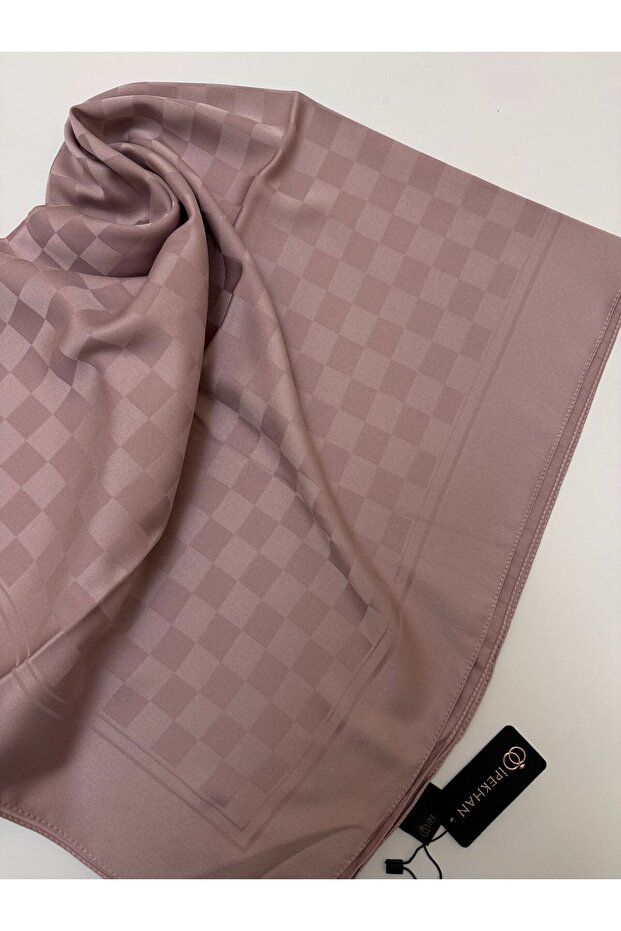 وشاح جاكار بنمط الشطرنج - 1