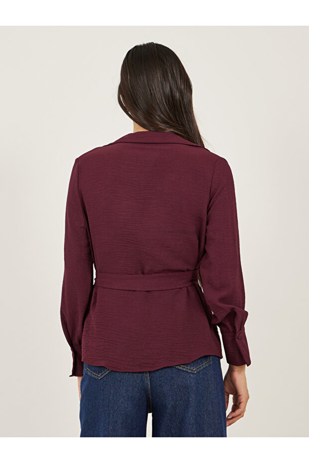 بلوزة بورجوندي سادة ملفوفة بحزام - 4