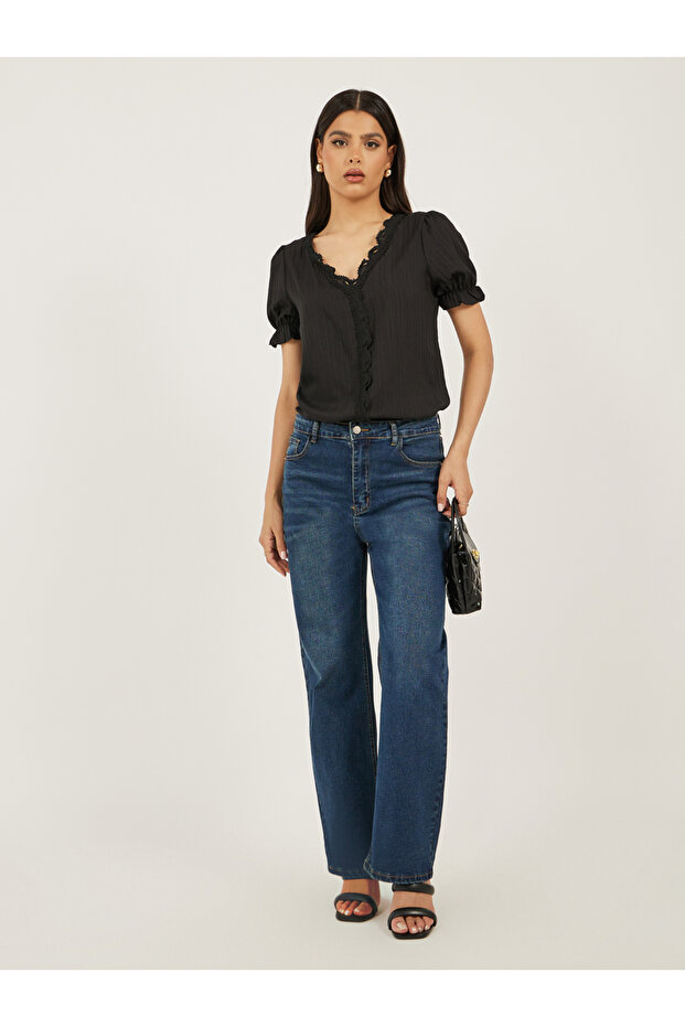 بلوزة دانتيل سوداء سادة بفتحة رقبة على شكل حرف V - 3