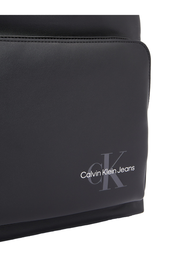 حقيبة ظهر كالفن كلاين بشعار مونو الأسود 4 - 5