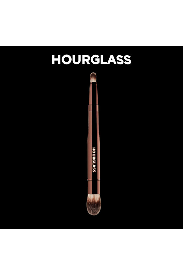 فرشاة مكياج رقم 28 من ماركة Hourglass - فرشاة مكياج متعددة الوظائف قابلة للسحب برأس مزدوج، عالية الجودة