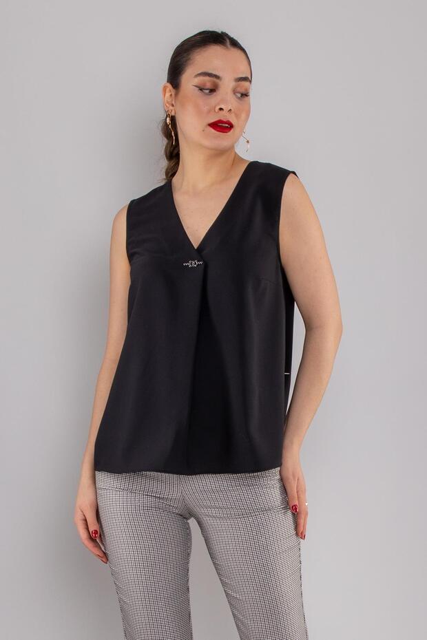 Women's Sleeveless V Neck Brooch Detailed Blouse