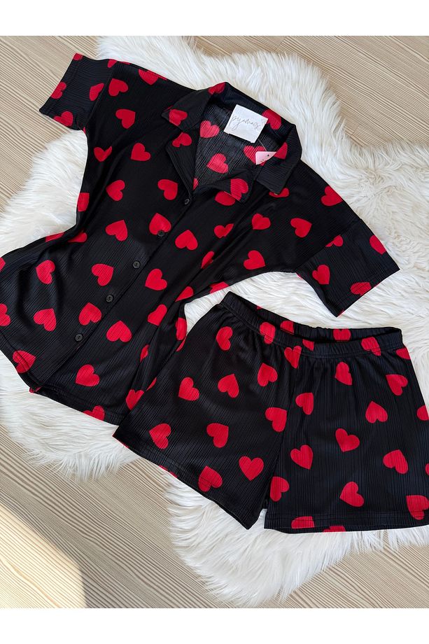 Siyah Üzerine Kırmızı Kalp Desenli Pegasus Şortlu Pijama Takımı - 5
