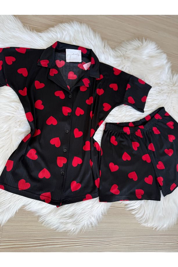 Siyah Üzerine Kırmızı Kalp Desenli Pegasus Şortlu Pijama Takımı - 4