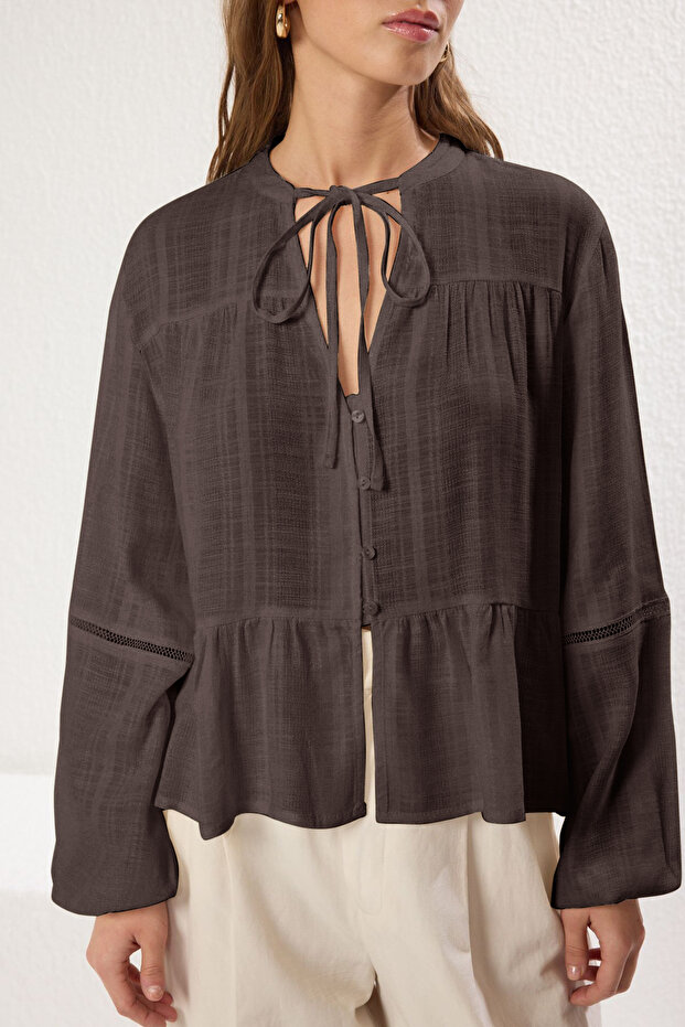 Kahverengi Pamuklu Dokulu Kolda Dantelli Oversize Boho Dokuma Gömlek TWOSS25GO00038 - 2