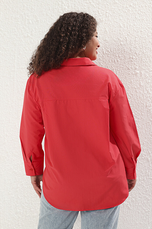 Czerwona luźna bawełniana koszula z długim rękawem w dużym rozmiarze TBBSS22GO0323 - 4