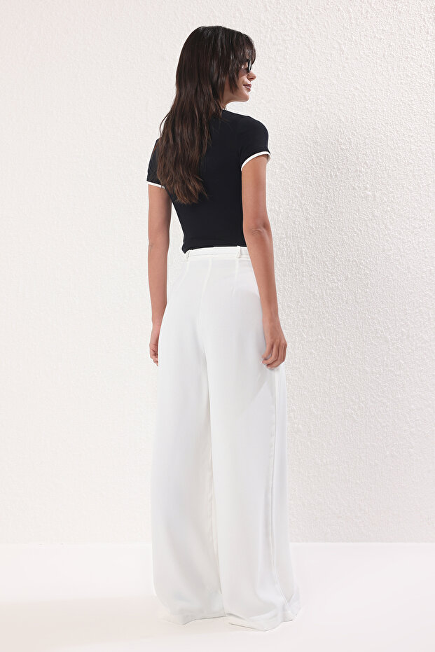 Beyaz Kemerli Pilili Wide Leg/Extra Geniş Paça Dokuma Palazzo Pantolon TWOAW25PL00032 - 4