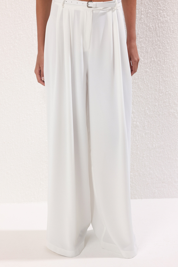 Beyaz Kemerli Pilili Wide Leg/Extra Geniş Paça Dokuma Palazzo Pantolon TWOAW25PL00032 - 3
