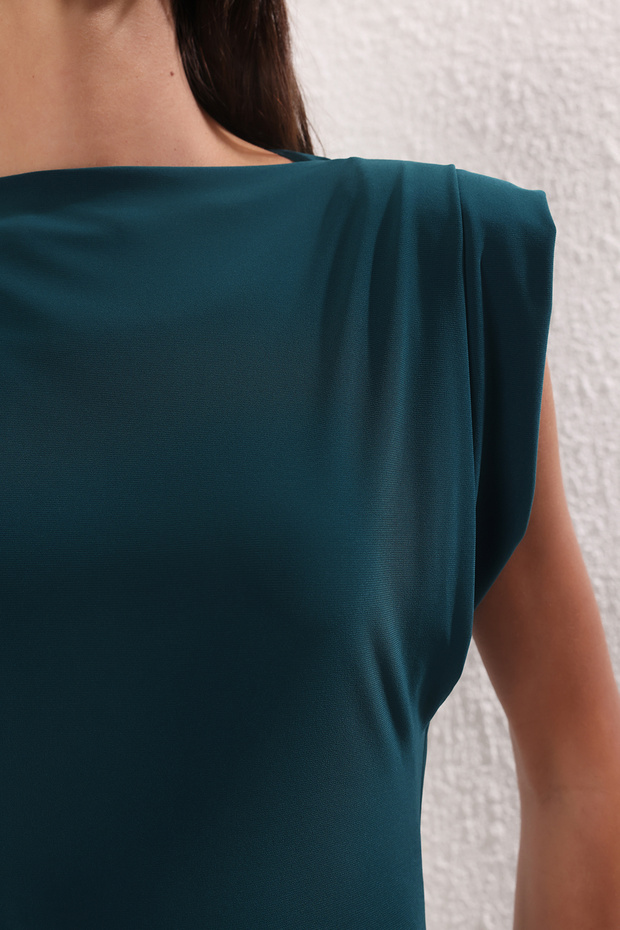 Zümrüt Yeşili Düz Vatkalı Drapeli Bodycone/Vücuda Oturan Esnek Örme Elbise TWOSS24EL00975 - 3