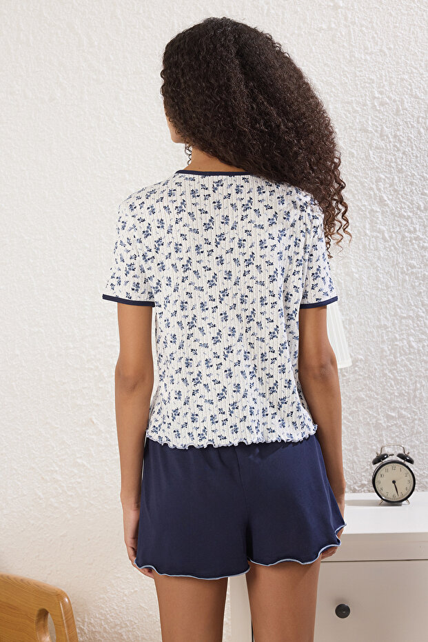 Lacivert-Beyaz Pamuklu Çiçekli Biyeli Fitilli Şortlu Örme Pijama Takımı THMSS25PT00432 - 4