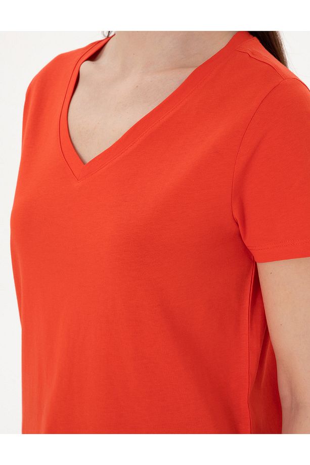 Kırmızı Regular Fit V Yaka Basic Tişört 50305749-VR030 - 7