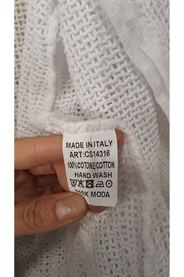 سترة من الكتان الشبكي بغطاء للرأس ومطرزة بالترتر - 5