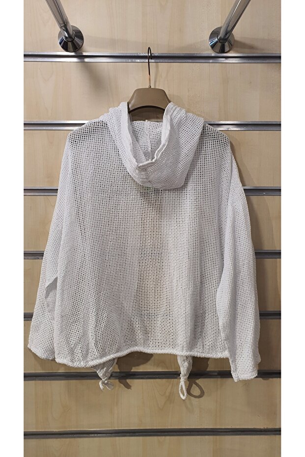 سترة من الكتان الشبكي بغطاء للرأس ومطرزة بالترتر - 6