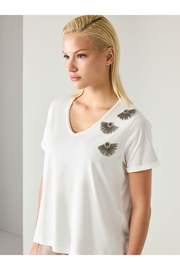 تي شيرت برقبة دائرية ومطرز - 1