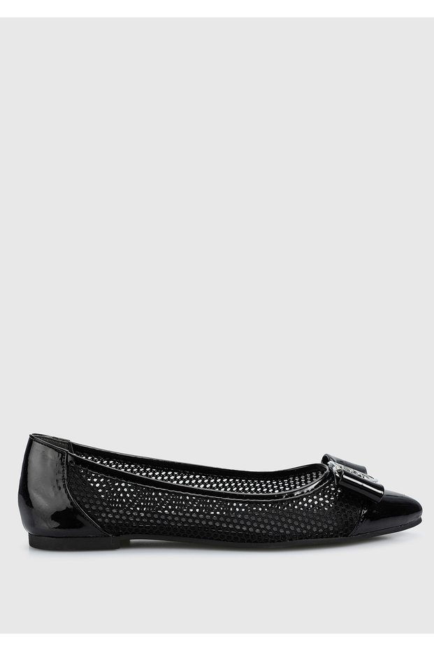 Black women's flat shoes
