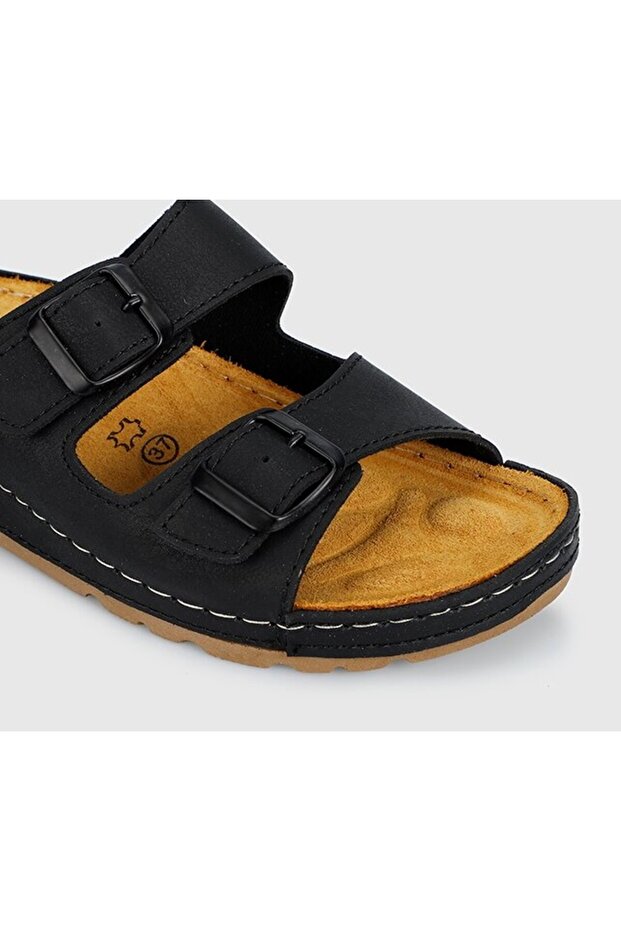 Siyah Kadın Terlik - 5