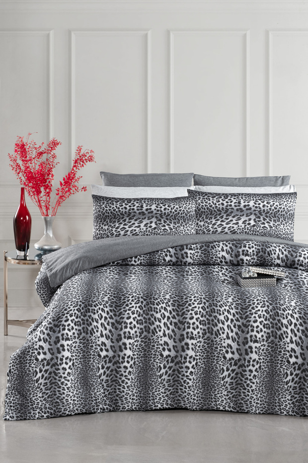 Double Duvet Cover Set with Elasticated Sheets Leopard