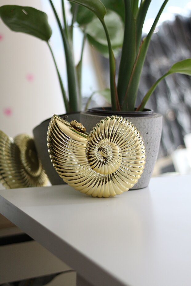 Women's Gold Mica Plated Seashell Evening Dress Bag
