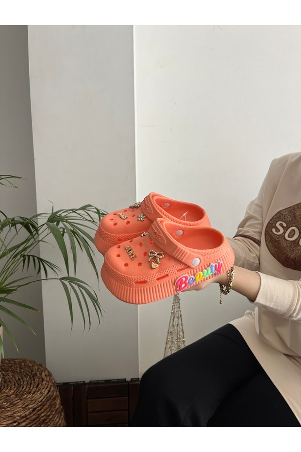 Girl's Closed Front Daily Sandals Non-Slip Thick High Sole Stone Slippers 6 Pieces Ornament