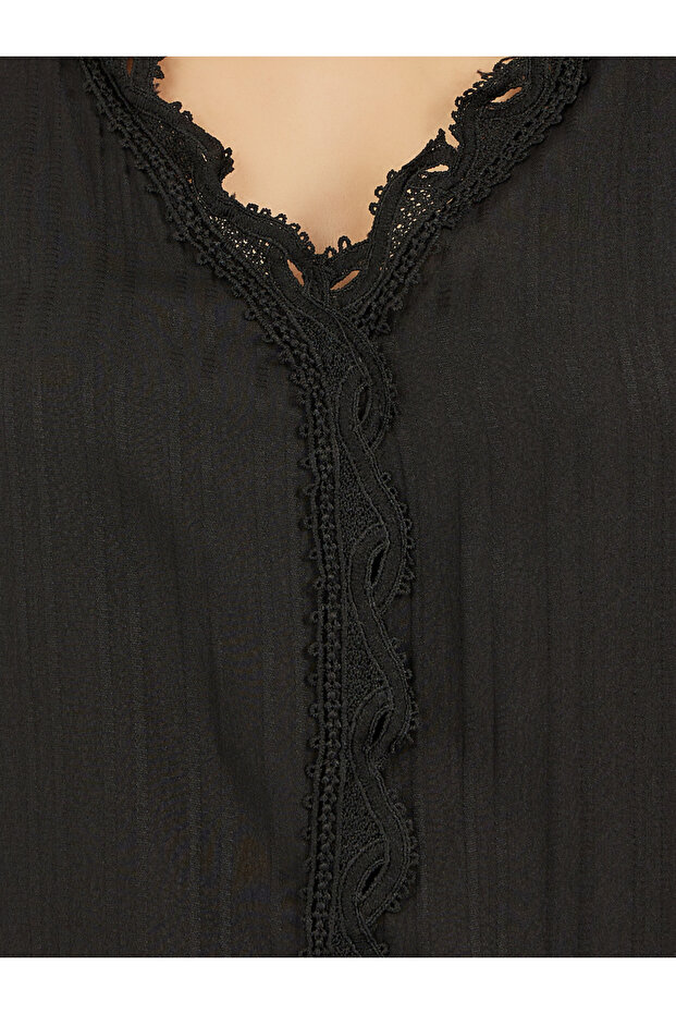 بلوزة دانتيل سوداء سادة بفتحة رقبة على شكل حرف V - 4