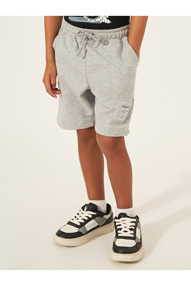 شورت برباط سادة مع تفاصيل شارة - 1