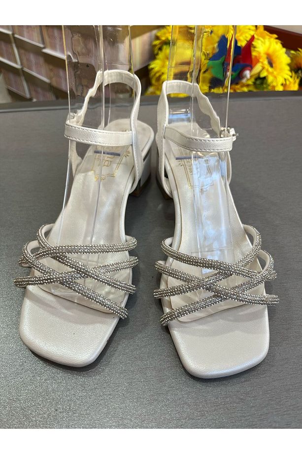 BEYAZ SİMLİ EN MODA 4,5 CM TOPUK BOYUNDA KALIN TOPUK KADIN ABİYE AYAKKABISI - 1