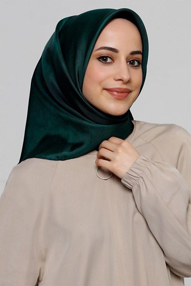 وشاح حريري من نسيج التويل من سلسلة نوستالجيا 8333D-91