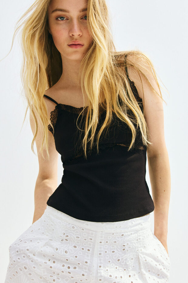 Dantel Detaylı ve Askılı Üst - 1