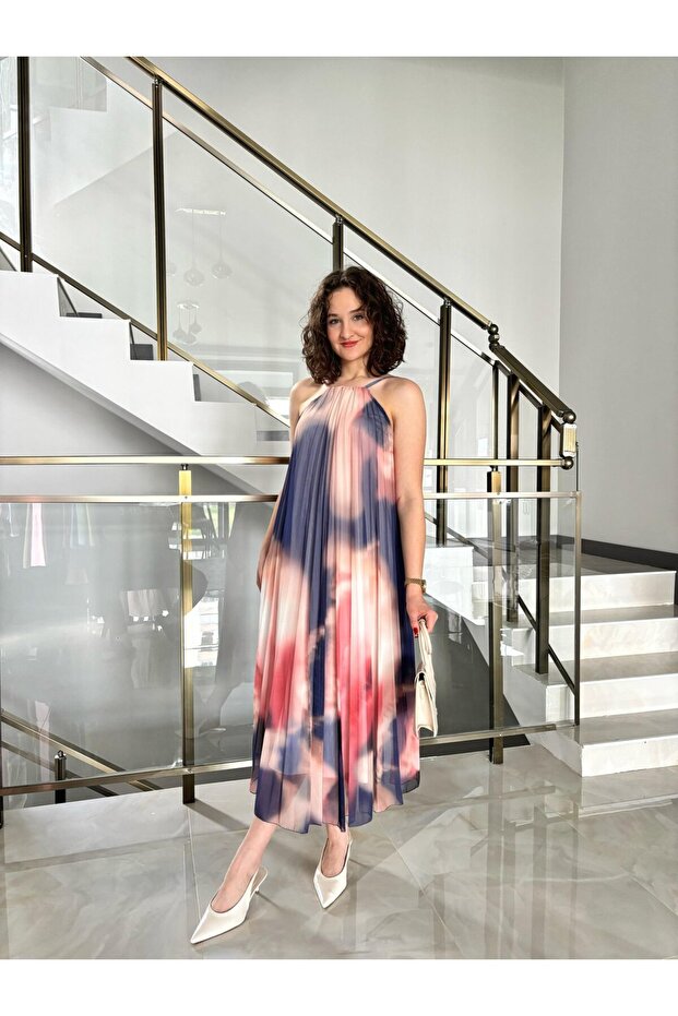 فستان منقوش بظهر مفتوح وأشرطة - 2