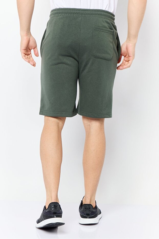 شورت رجالي أساسي برباط وشعار العلامة التجارية، رمادي غامق - 3