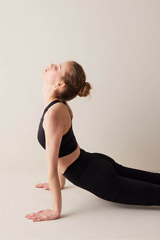 V Yaka Siyah Kısa Üst - 3