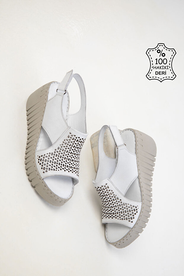 Fehér, valódi bőrből készült női éksarkú cipő 20529 - 6