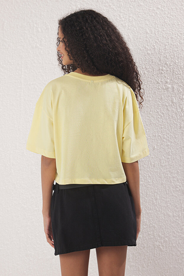 Sarı Relaxed/Rahat Kalıp %100 Kalın Pamuklu Crop Örme T-Shirt TWOSS23TS00038 - 4