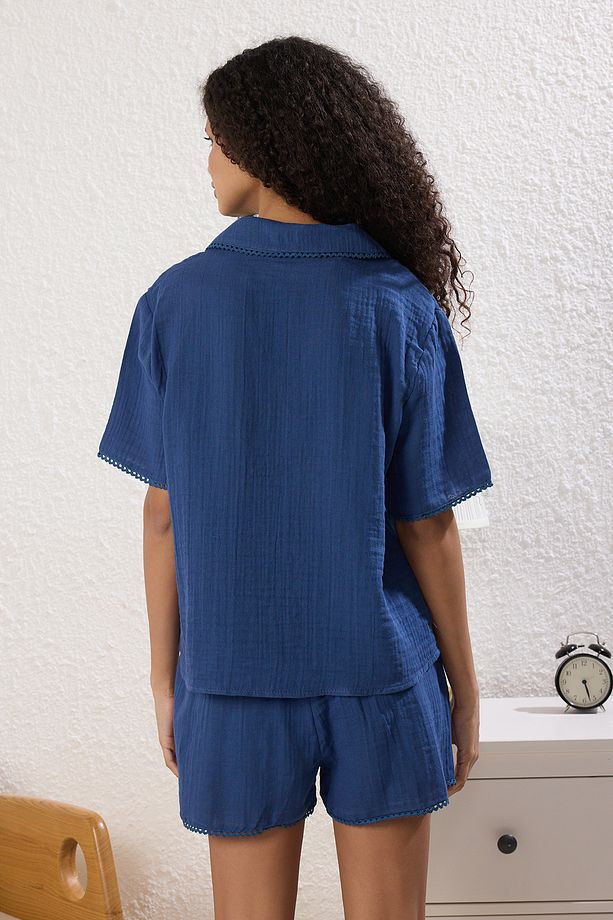 Lacivert %100 Pamuklu Dantel ve Nakış Detaylı Müslin Şortlu Dokuma Pijama Takımı THMSS25PT00038 - 4
