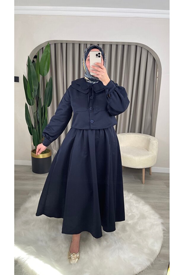 بدلة مزدوجة مع ياقة ماغنوليا