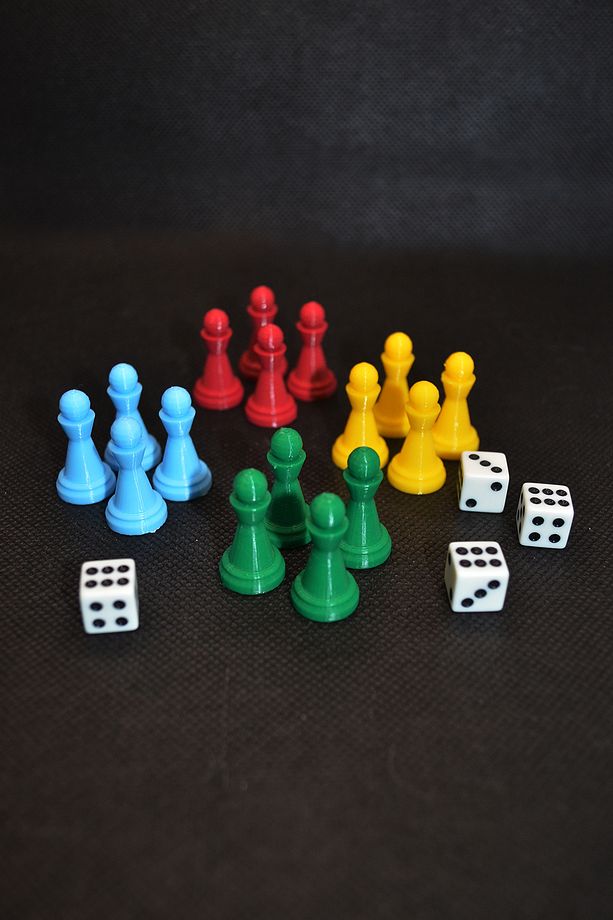 3D Çok Renkli Piyon Pawn ve Zar Seti 16 Piyon + 4 Adet 10mm Okey Oyun Zarı - Kızma Birader Ludo - 1