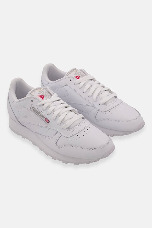 حذاء جري كلاسيكي رجالي من الجلد برباط، أبيض - 1