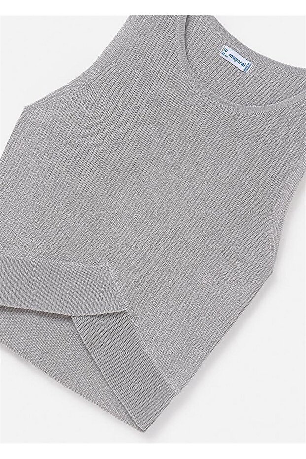 Devojčica, siva bluza - 4