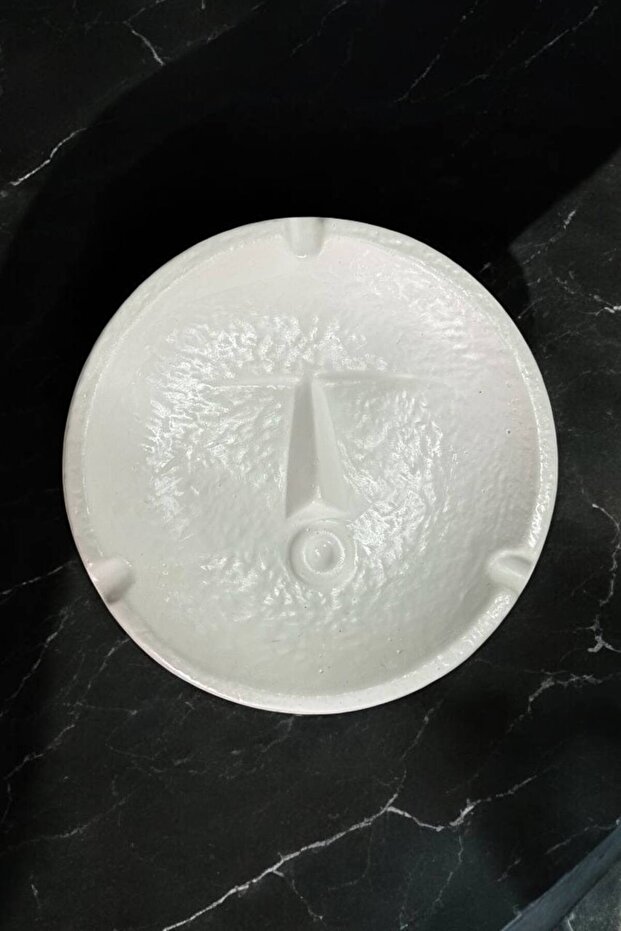 منفضة سجائر الوجه المزخرفة - 4